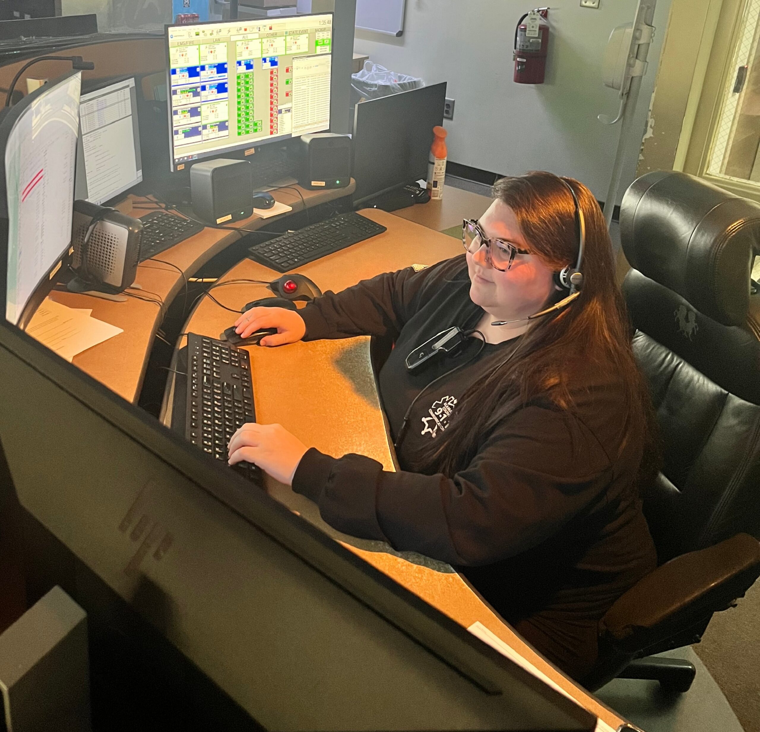 911 operator at computer desk